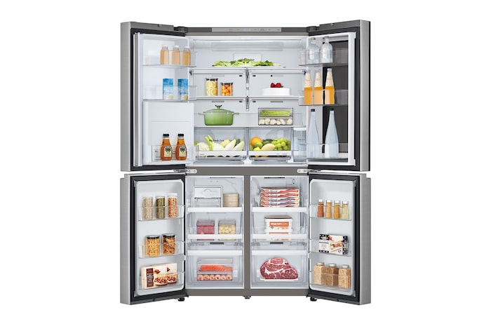 Elölnézet, minden ajtó nyitva, élelmiszerekkel