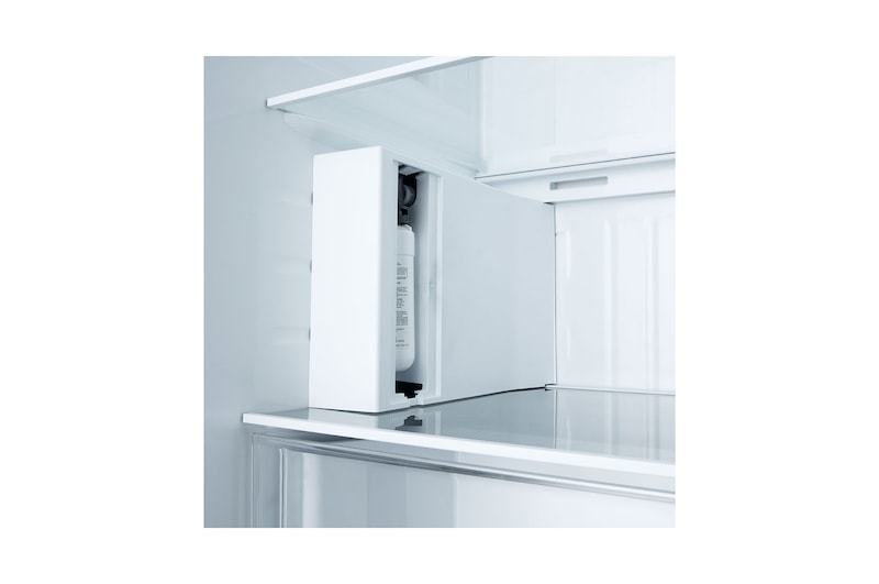 Bal oldali nézet, nyitott ajtóval élelmiszerekkel