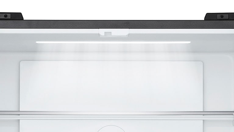 Közeli kép az LG Multi-Door hűtő szórt fényű LED világításáról.