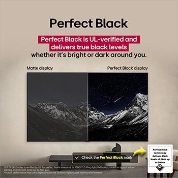 Ruang tamu dengan LG OLED TV wall mounted. Di TV terdapat pegunungan dengan latar belakang langit malam yang gelap dan penuh bintang. Pemandangan ini dibagi menjadi dua untuk menunjukkan, bagaimana Perfect Black menghasilkan level hitam yang sesungguhnya, bagaimana pun keadaan di sekitar Anda, apakah cerah atau gelap. Satu sisi pemandangan menunjukkan versi lanskap yang lebih kusam dan lebih abu-abu yang diberi label, tampilan Non Perfect Black. Di sisi lainnya, terdapat gambar yang lebih menyenangkan dengan kisaran warna hitam dan putih yang lebih dinamis. Ini diberi label, tampilan Perfect Black. Sertifikasi logo juga terlihat, Teknologi Perfect Black memberikan tingkat hitam kurang dari atau sama dengan 0,24 nit hingga 500 lux. Gelembung teks di sampingnya terbaca, cek tanda sertifikasi Perfect Black.