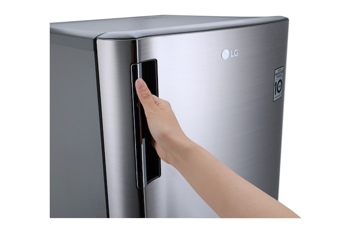 The hand holding the handle