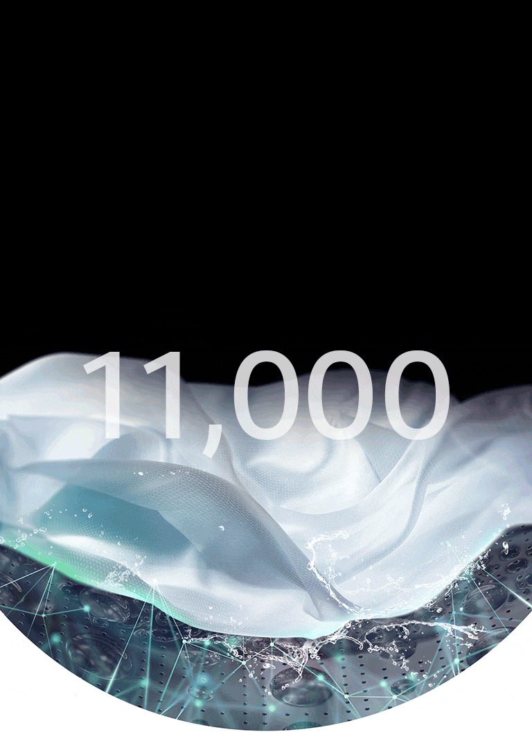 Sehelai kain putih ditampilkan dalam tabung mesin cuci front load yang sedang dicuci.