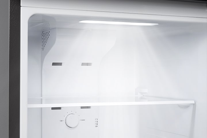 Gambar menunjukkan tampilan yang diperbesar dari bagian pencahayaan LED pada lemari es.