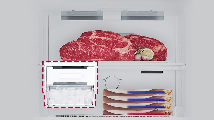 Kulkas LG Top Freezer dengan moving ice maker menyediakan ruang freezer ekstra untuk barang besar dan terorganisir.
