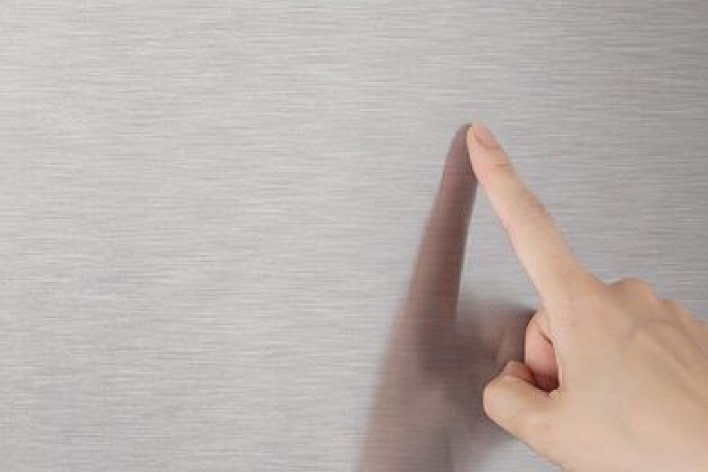 Bahan logam yang digunakan di dalam kulkas multi door LG.