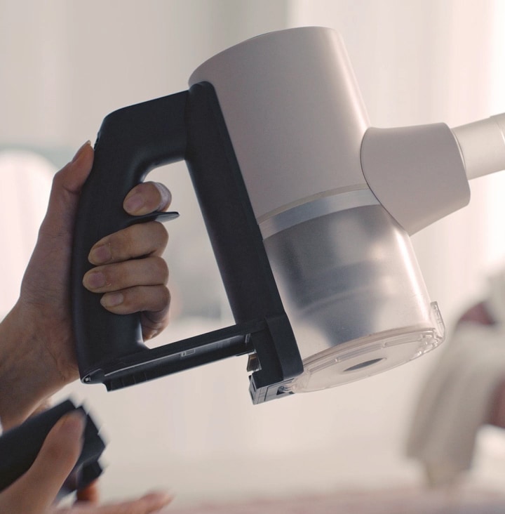 Memantau penggunaan daya melalui notifikasi LED yang ramah pengguna, lalu mengganti baterai dengan sekali tekan tombol.	