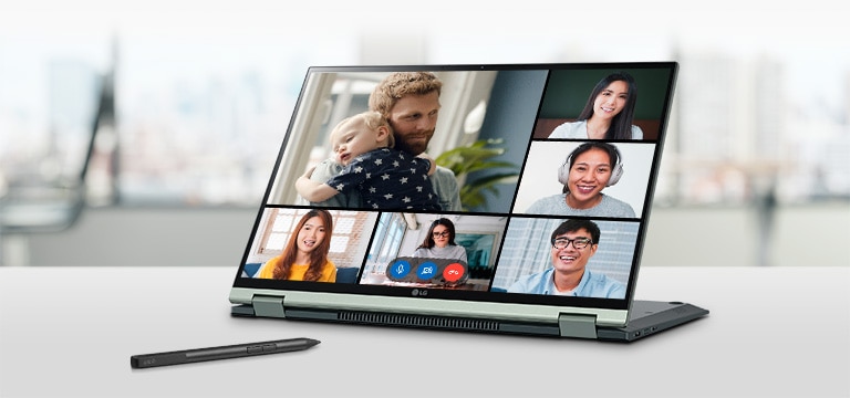 It shows that a video conference scene is displayed on the LG gram 2in1.