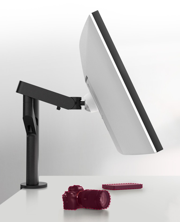 The compact design takes up very little desk surface and also contributes to easier installation.