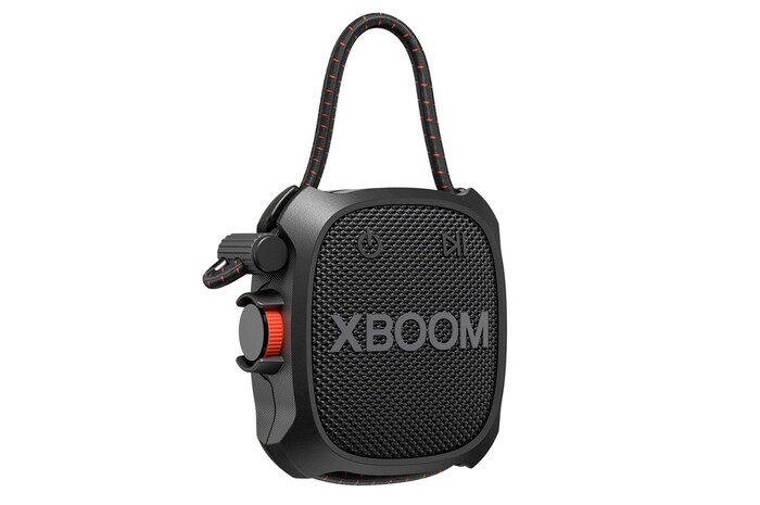 Immagine dello speaker visto da tre quarti verso destra con laccetto sollevato