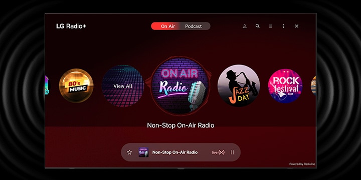 Lo schermo della LG TV mostra i loghi di vari servizi radiofonici circondati da una grafica dinamica a onde sonore, evidenziando LG Radio+ come piattaforma gratuita per musica, podcast e contenuti radiofonici.
