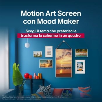 LG StanbyME 2 appeso alla parete con Motion Art Screen attivo. La funzione Mood Maker mostra un'opera d'arte, evidenziando come il dispositivo possa arricchire lo spazio con stile.