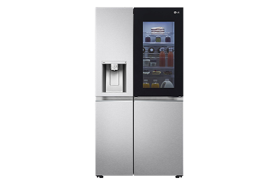 Frigorifero intelligente nero con display touchscreen.