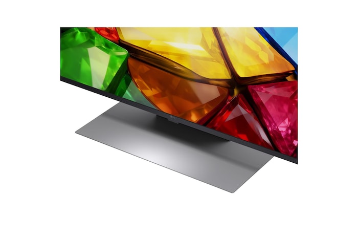 TV 50 pollici LG Mini RGB MRGB87 dettaglio ravvicinato della parte inferiore del televisore e della base di supporto in metallo.