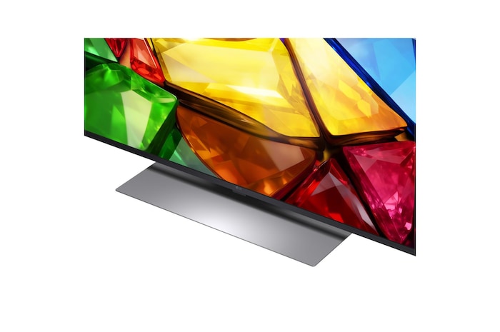 TV 55 pollici LG Mini RGB MRGB88 dettaglio ravvicinato della parte inferiore del televisore e della base di supporto in metallo.