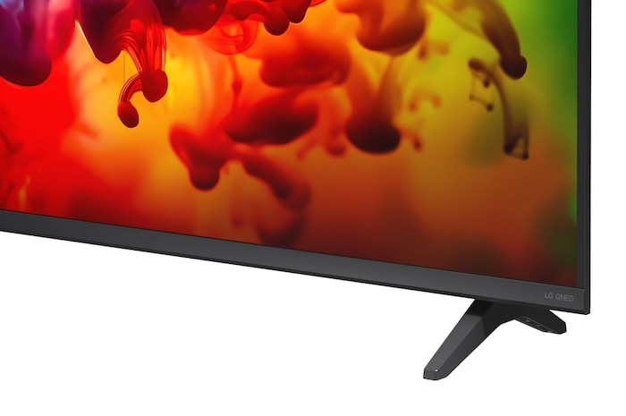 TV 43 pollici LG QNED AI MiniLED QNED70B dettaglio ravvicinato della parte inferiore del televisore e della base di supporto in metallo.