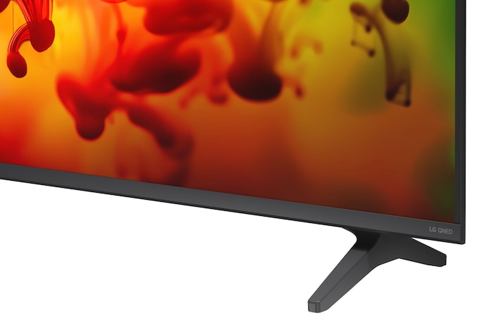 TV 55 pollici LG QNED AI MiniLED QNED70B dettaglio ravvicinato della parte inferiore del televisore e della base di supporto in metallo.