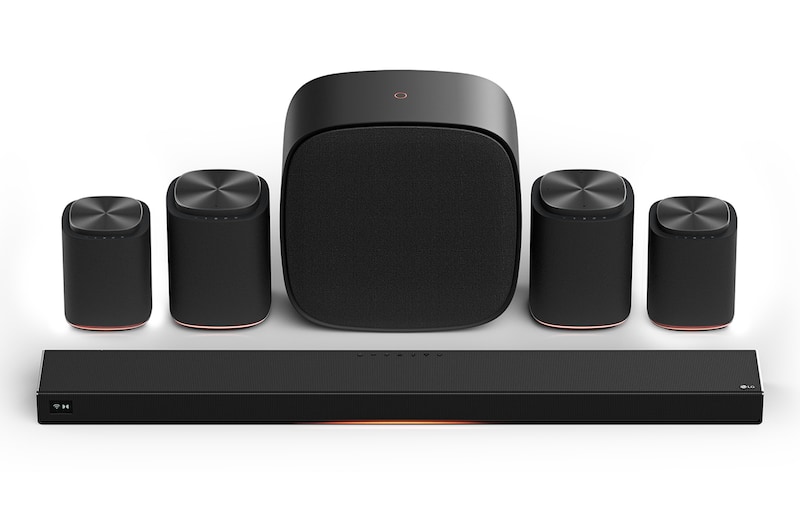 Vista frontale di Immersive Quad Suite 7 | Sound Suite con soundbar H7, subwoofer W7, 2 speaker M7 e 2 speaker M5 H7.M5M7W7001