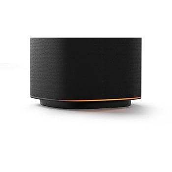 Base speaker nero con luce arancione.