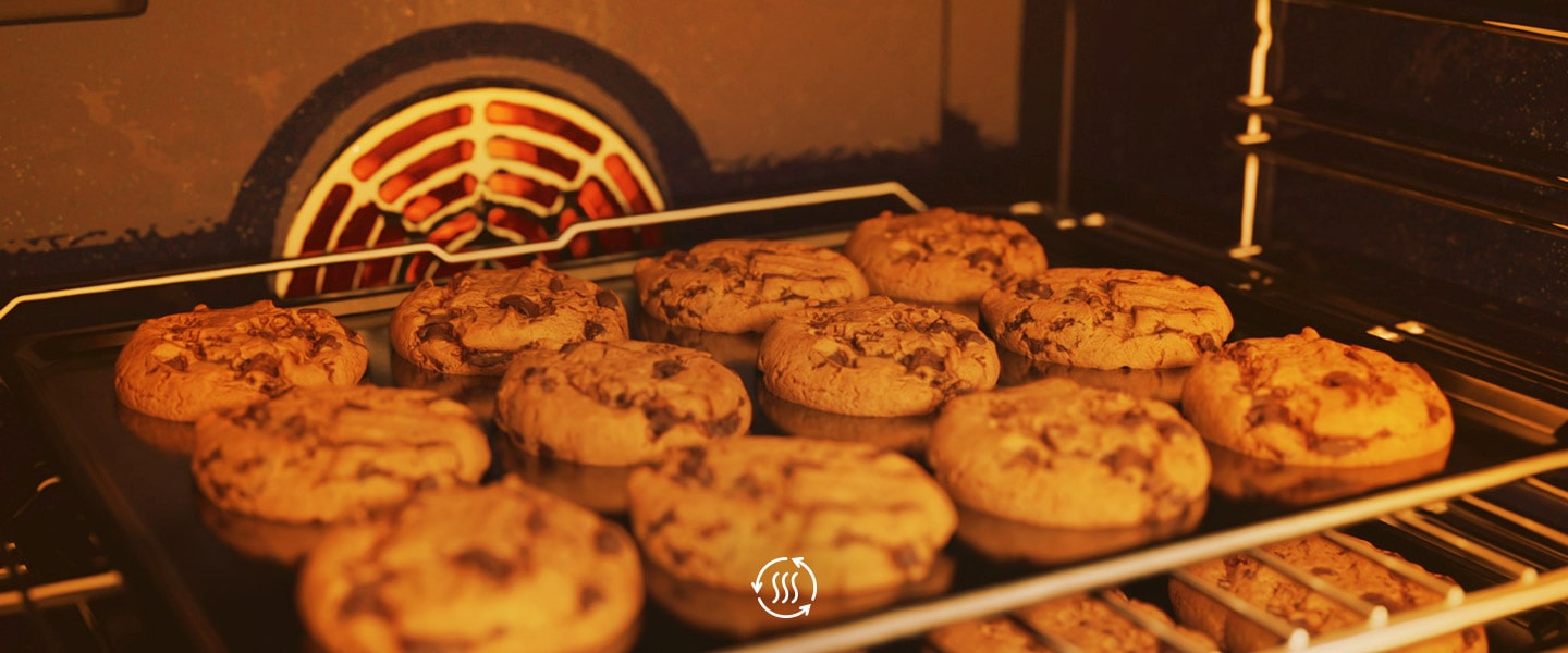   Immagine di biscotti che vengono cotti nel forno.