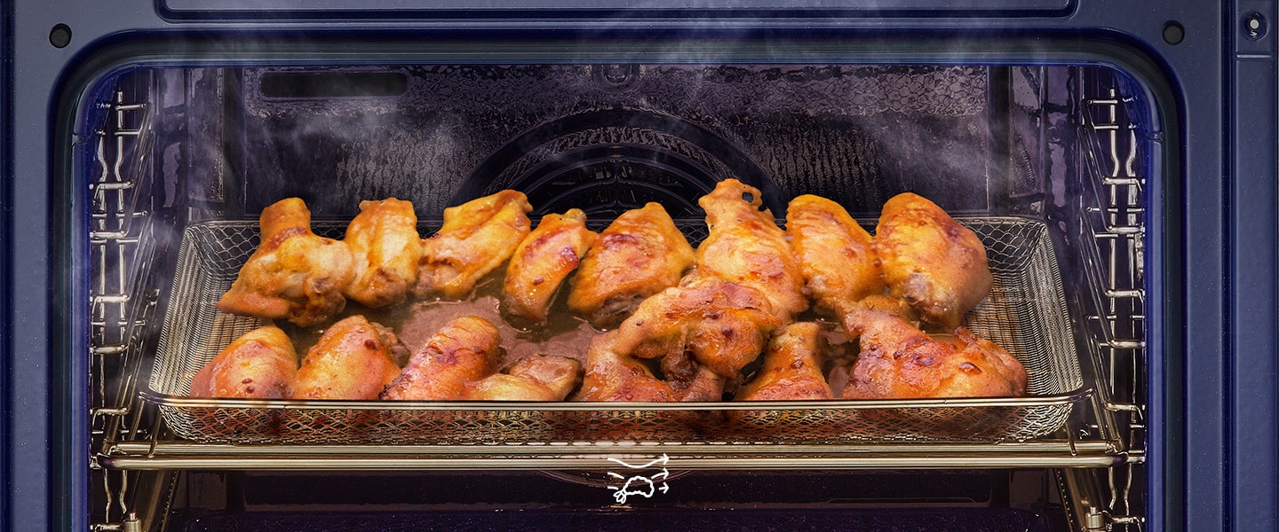   Immagini di ali di pollo cotte con la frittura ad aria.