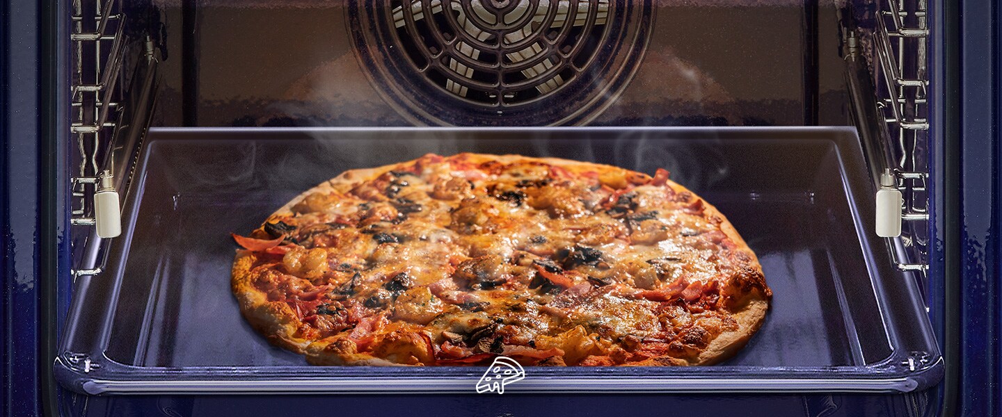 Immagine di una pizza cotta nel forno