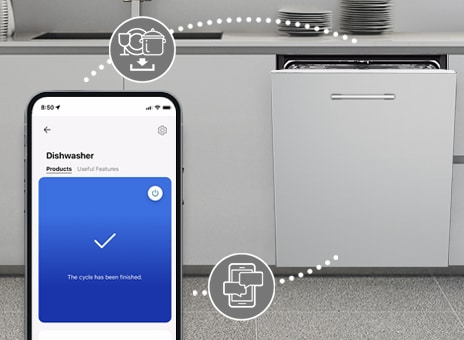 Foto di uno smartphone che comunica con la lavastoviglie attraverso l'app LG ThinQ.