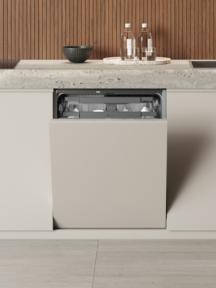 Immagine di una cucina arredata in cui c'è installata una lavastoviglie QuadWash LG