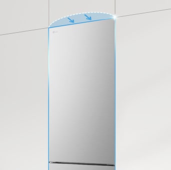 Un frigorifero con porte piatte inserito in una cucina ne completa l'arredamento