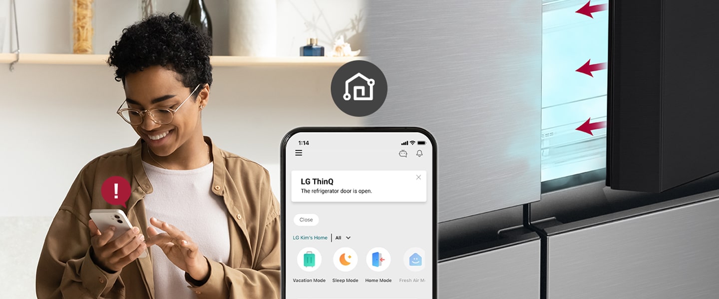 L'immagine a sinistra mostra una donna che guarda lo smartphone. L'immagine a destra mostra una porta del frigorifero lasciata aperta. Sopra le due immagini c'è uno smartphone con l'app LG ThinQ e l'icona del wi-fi sopra il telefono.