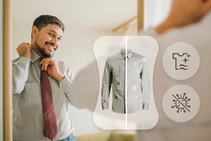 Un uomo sorride ai vestiti davanti allo specchio. Ci sono delle icone per pieghe e acari prima e dopo il lavaggio.