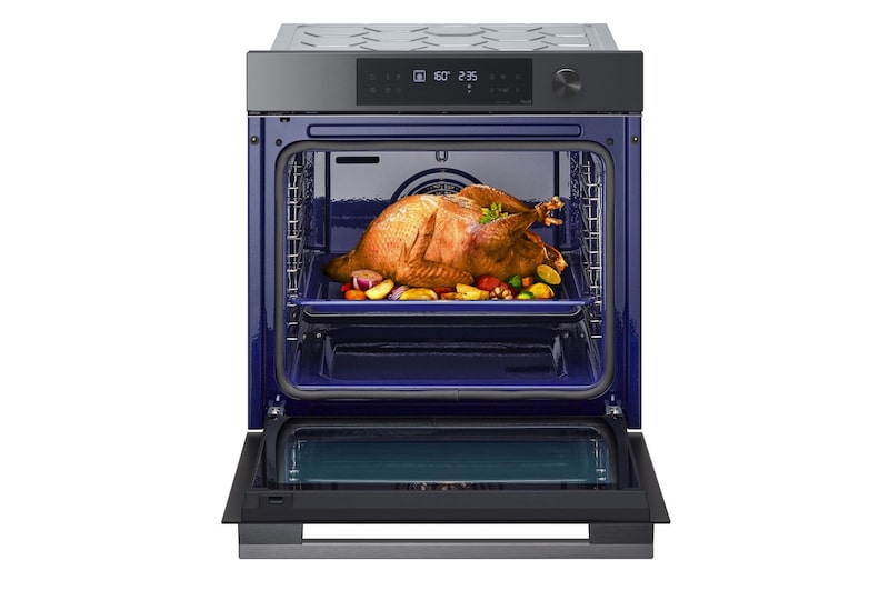 Foto frontale con porta aperta e del cibo