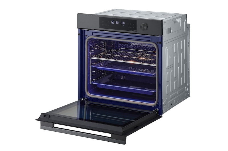 Foto angolata verso sinistra con porta aperta