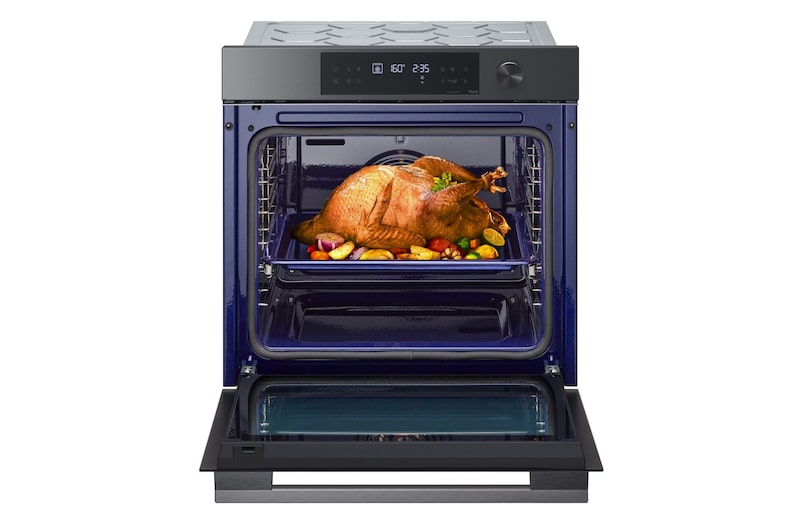 Foto frontale con all'interno un pollo