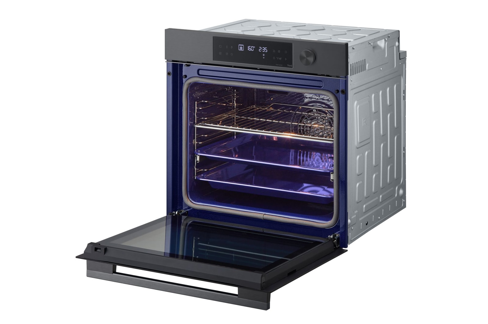 Foto di tre quarti rivolto verso sinistra con sportello aperto