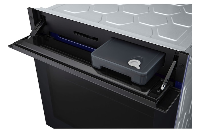 Dettaglio della tanica da 1 litro per la funzione a vapore