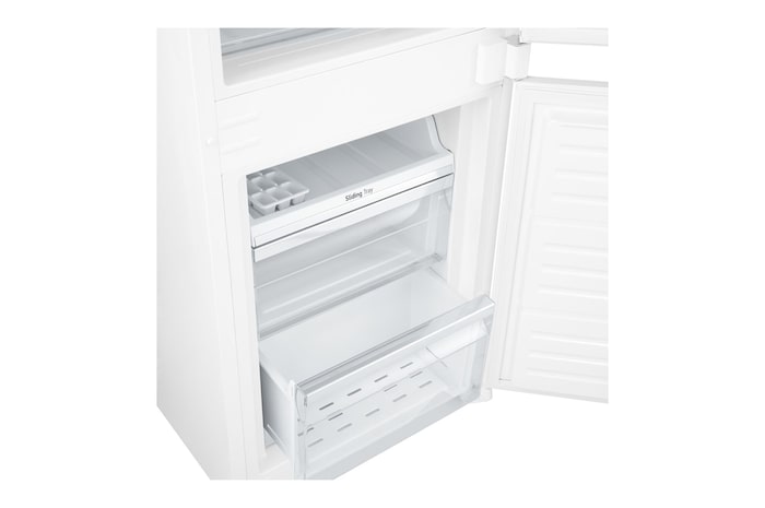 Dettaglio del freezer aperto con cassetti aperti