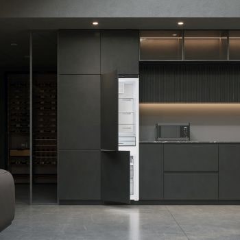 Foto ambientata del frigorifero installato in cucina