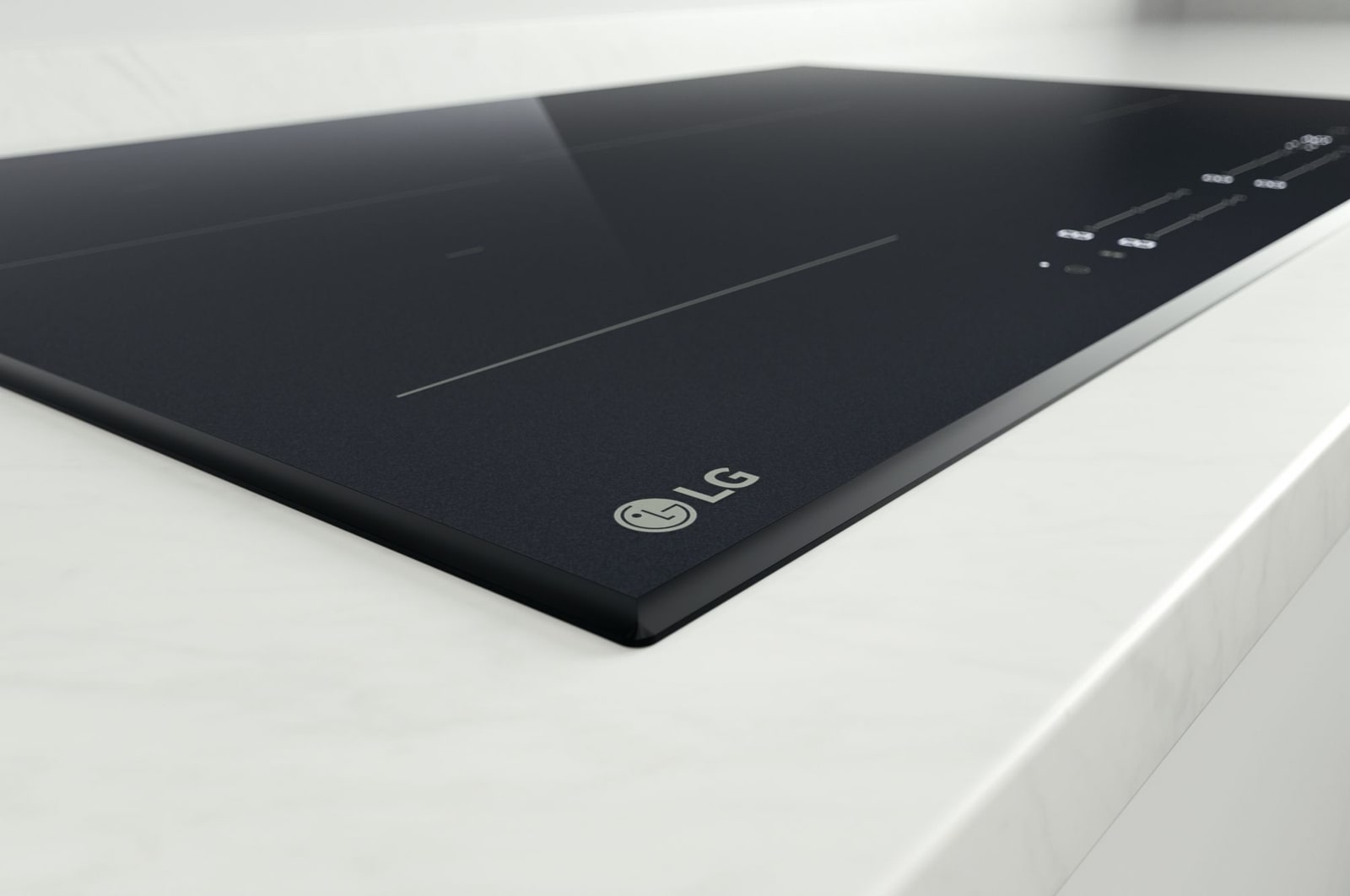 Dettaglio dell'angolo del piano cottura con in primo piano il logo LG.