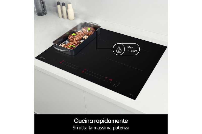 Immagine del piano cottura collegato con uno smartphone attraverso la funzionalità ThinQ.