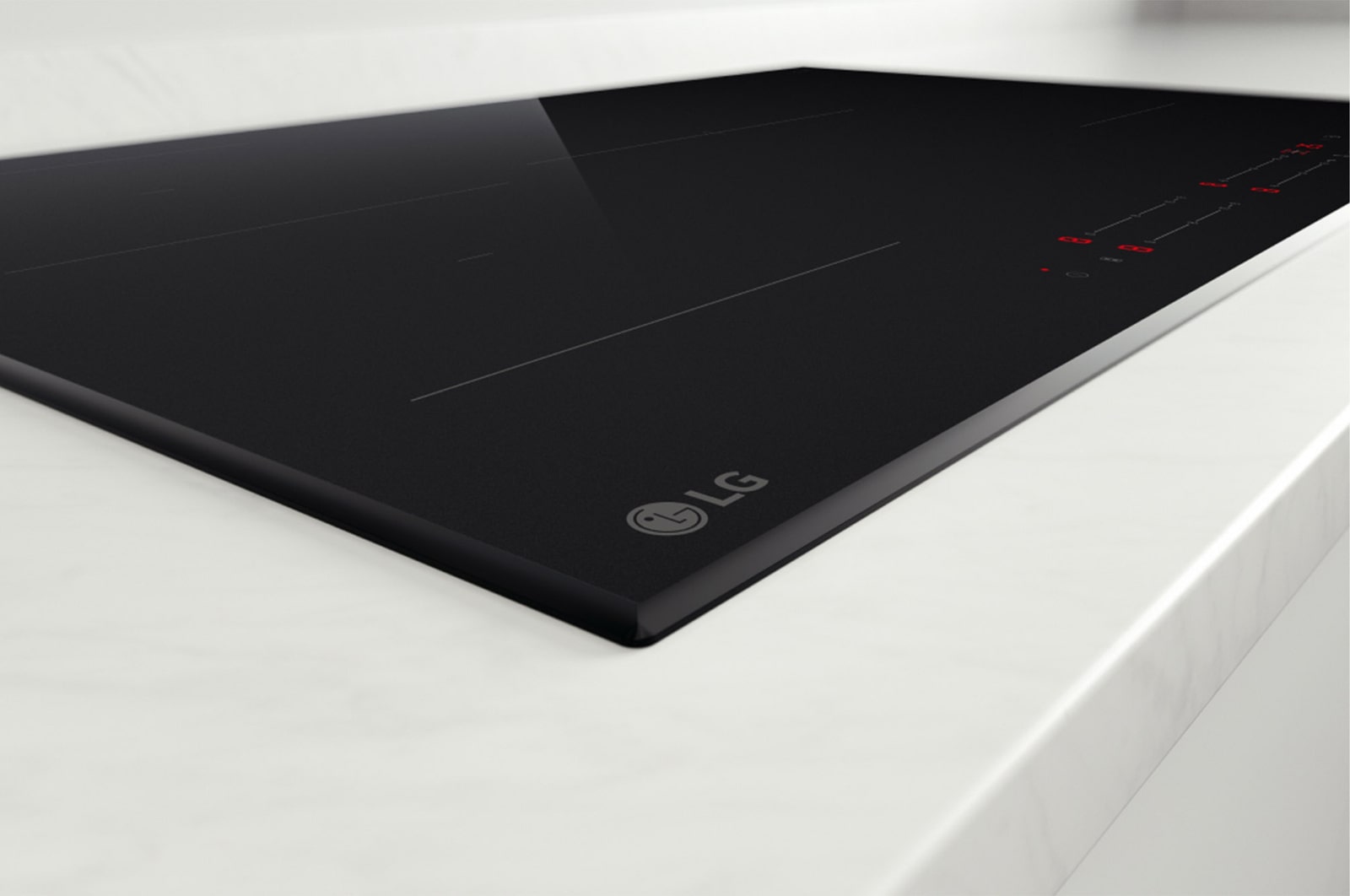 Foto angolata verso destra del piano cottura, su cui sono posizionate due pentole