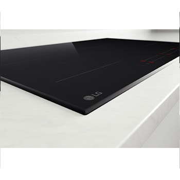 Foto angolata verso destra del piano cottura, su cui sono posizionate due pentole