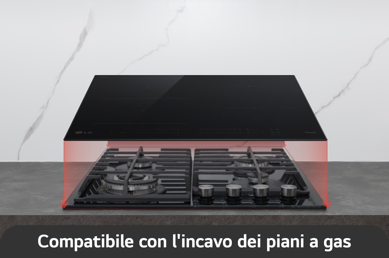 Immagine del piano cottura con una teglia a sinistra e due pentole a destra