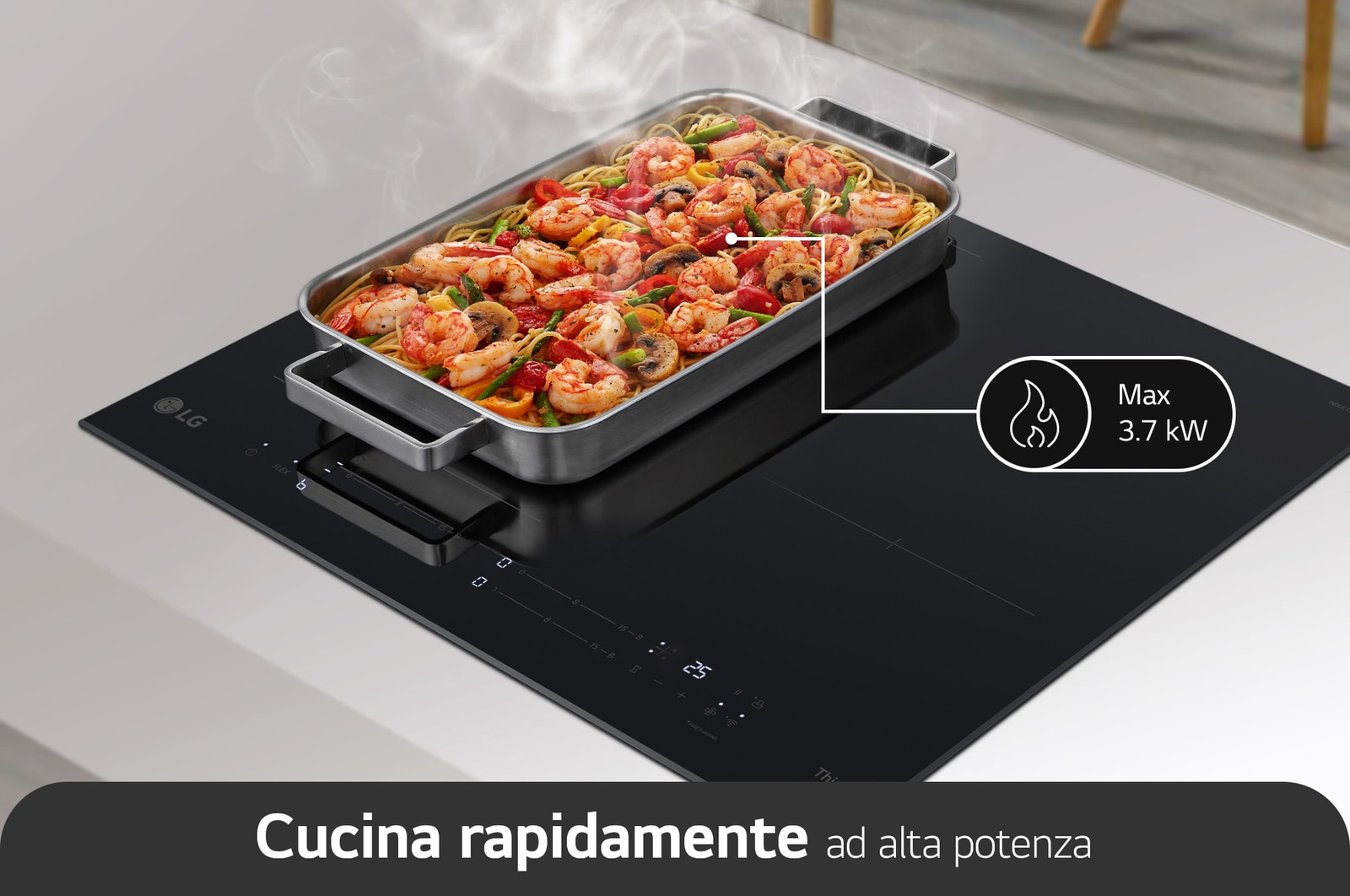 Immagine del piano cottura a induzione che si vede che sta nello stesso spazio di un piano cottura gas standard.