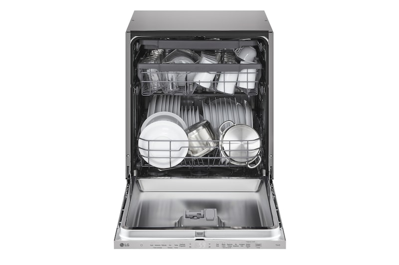 Vista frontale della lavastoviglie LG QuadWash con la porta completamente aperta e piena di stoviglie