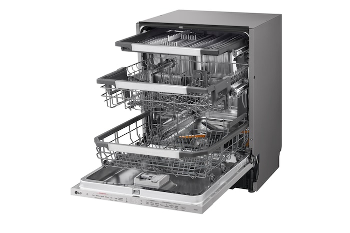 Vista tre quarti verso sinistra della lavastoviglie completamente aperta e piena di stoviglie