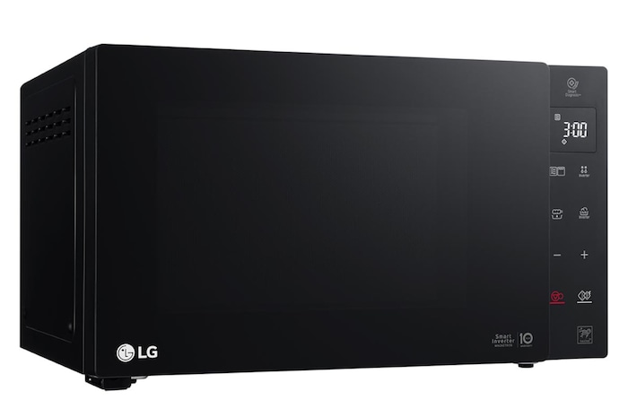 Vista da tre quarti con microonde rivolto verso destra