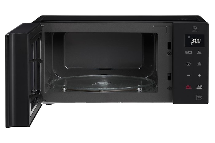 Microonde con sportello aperto