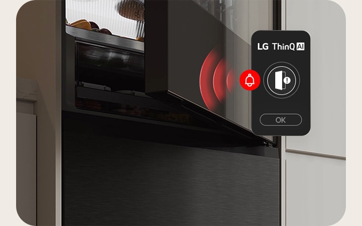 Porta del congelatore inferiore LG (GBGW92GCEV) leggermente aperta con onde di avviso rosse e una notifica LG ThinQ con icona a campana
