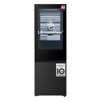 Vista frontale con pannello di controllo touch, display e adesivi informativi del Frigorifero combinato LG GBGW92GCEV