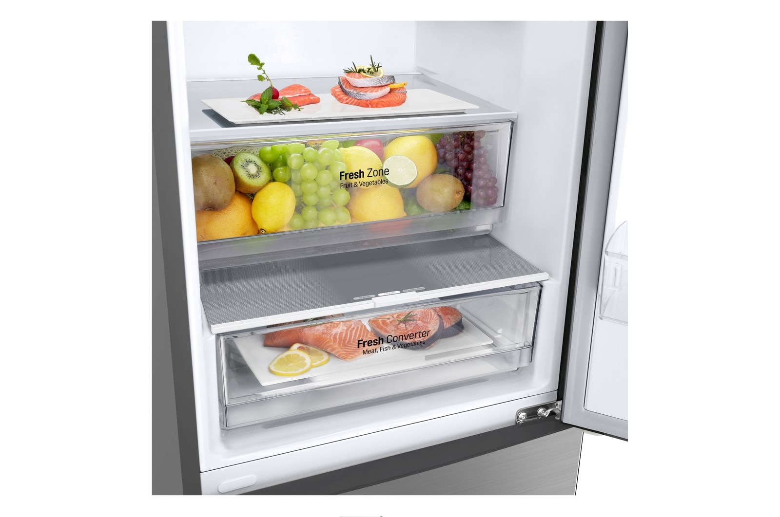 Dettaglio dei cassetti con cibo all'interno